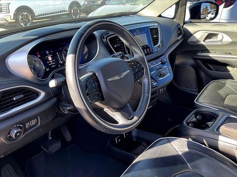 Used 2018 Chrysler Pacifica Limited w/ S Appearance Package image 37