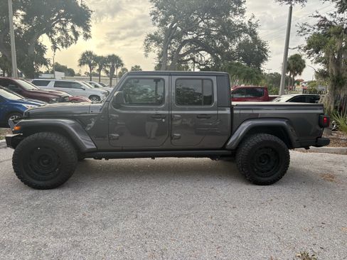 Used 2022 Jeep Gladiator Sport AWD/4WD image 4