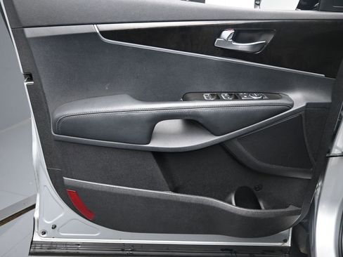 Used 2016 Kia Sorento LX image 19