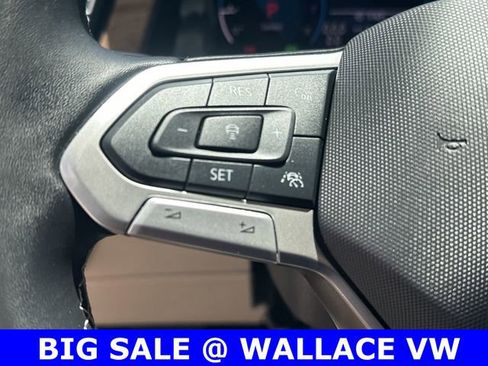Certified 2025 Volkswagen Atlas SE FWD image 22