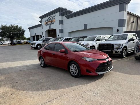 Used 2017 Toyota Corolla XLE FWD image 2