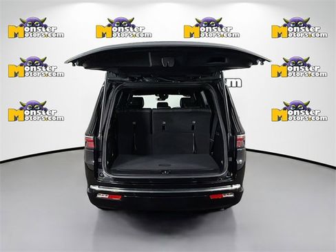 Used 2025 Jeep Wagoneer 4WD image 28