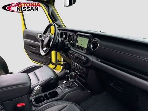 Used 2023 Jeep Wrangler Unlimited Sahara w/ Cold Weather Group image 37