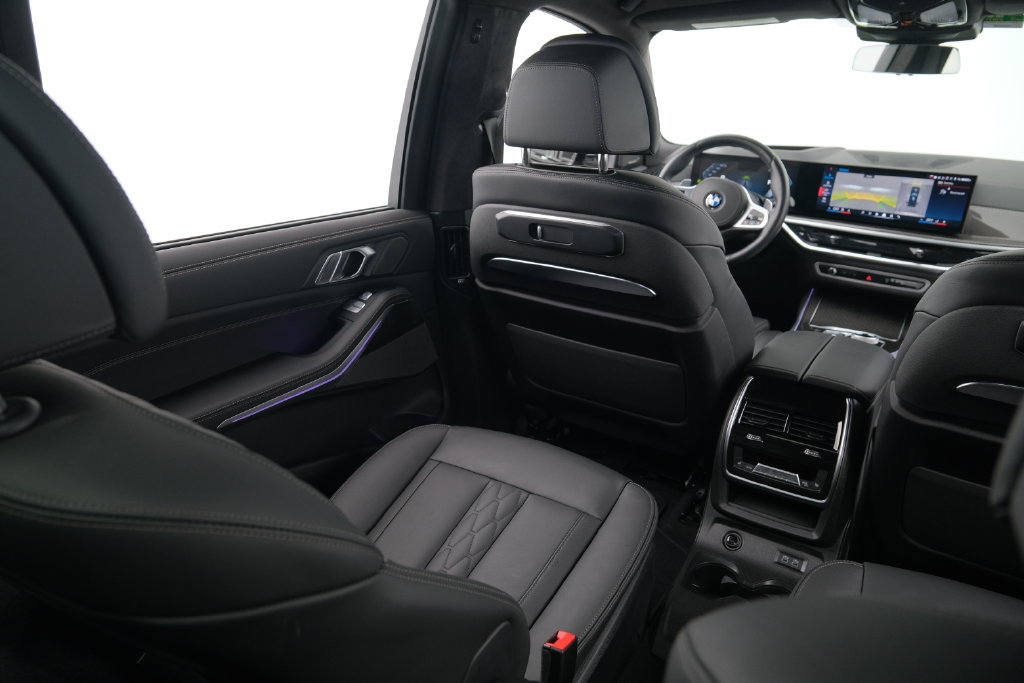Used 2025 BMW X7 M60i w/ Executive Package AWD/4WD image 43