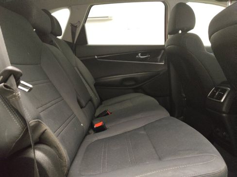 Used 2019 Kia Sorento FWD V6 image 19