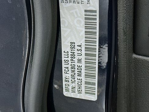 Used 2023 Jeep Grand Cherokee L Limited w/ Luxury Tech Group II image 12