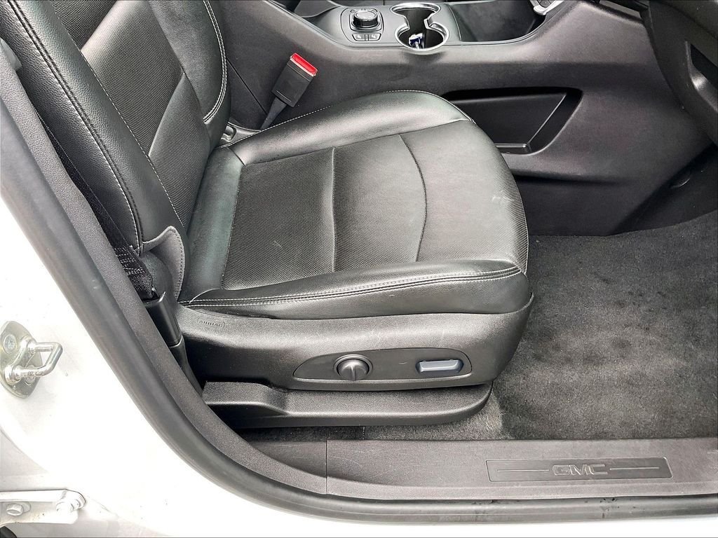 Used 2024 GMC Terrain SLT AWD/4WD image 35