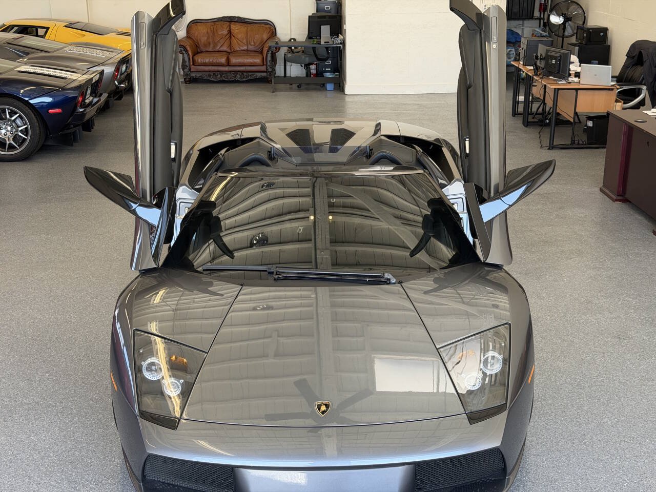 Used 2006 Lamborghini Murcielago Roadster AWD/4WD image 4