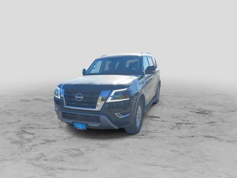 Used 2021 Nissan Armada SV image 3