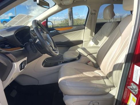 Used 2018 Lincoln MKC Select w/ Select Plus Package image 19