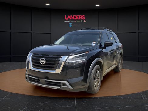 Used 2022 Nissan Pathfinder SV w/ SV Premium Package FWD image 1