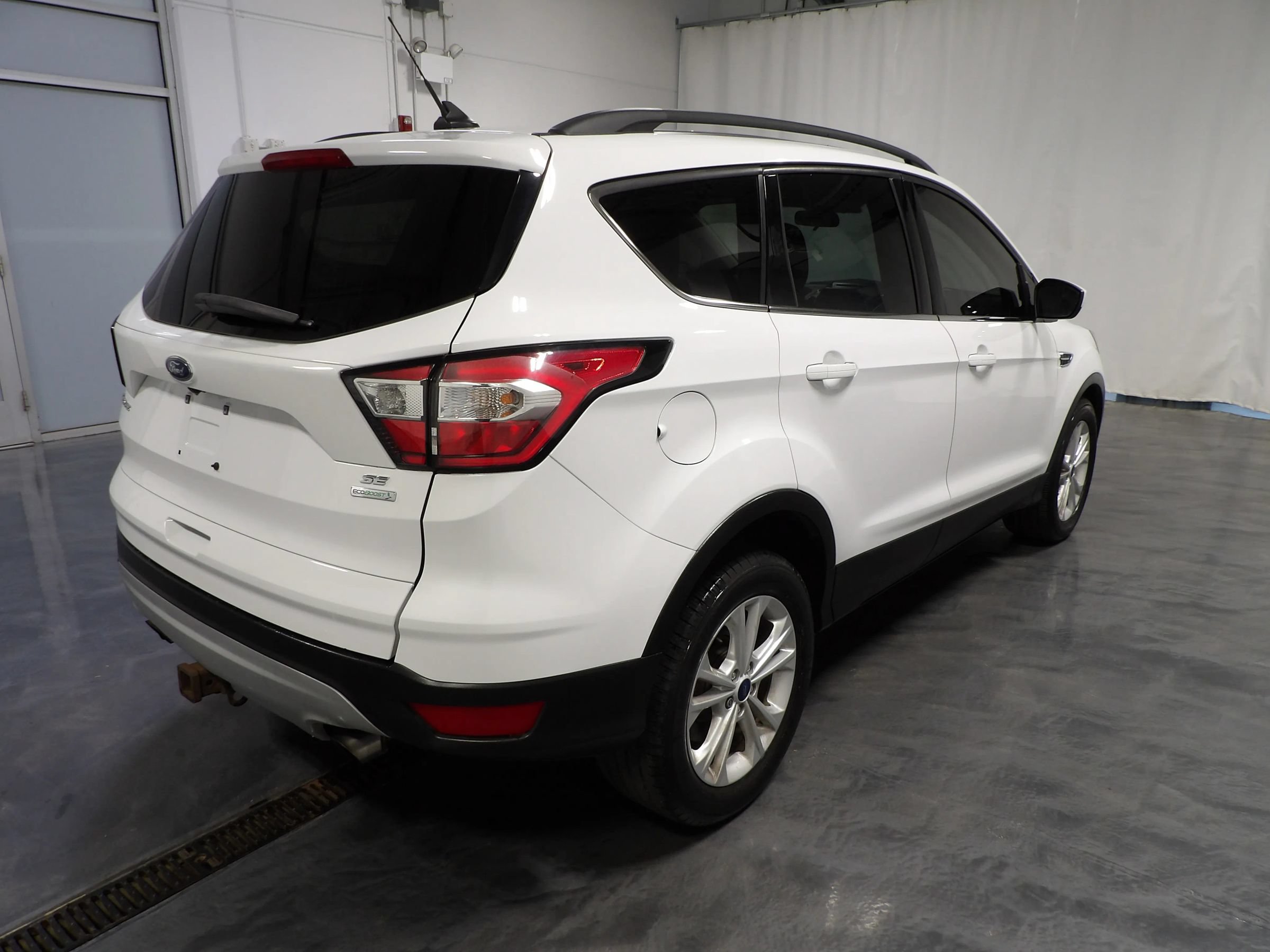 Used 2018 Ford Escape SE w/ SE Sync 3 Package FWD image 4