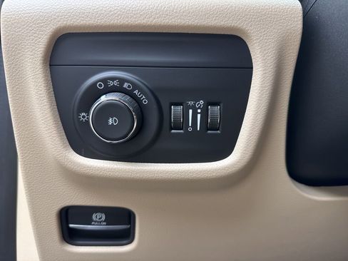 New 2025 Jeep Grand Cherokee L Limited w/ Luxury Tech Group II image 12