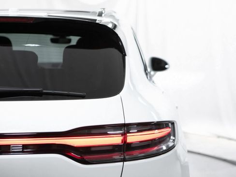 Certified 2024 Porsche Macan image 39