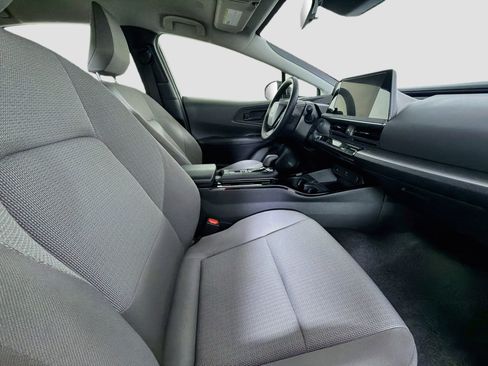 Used 2025 Toyota Prius LE FWD image 28