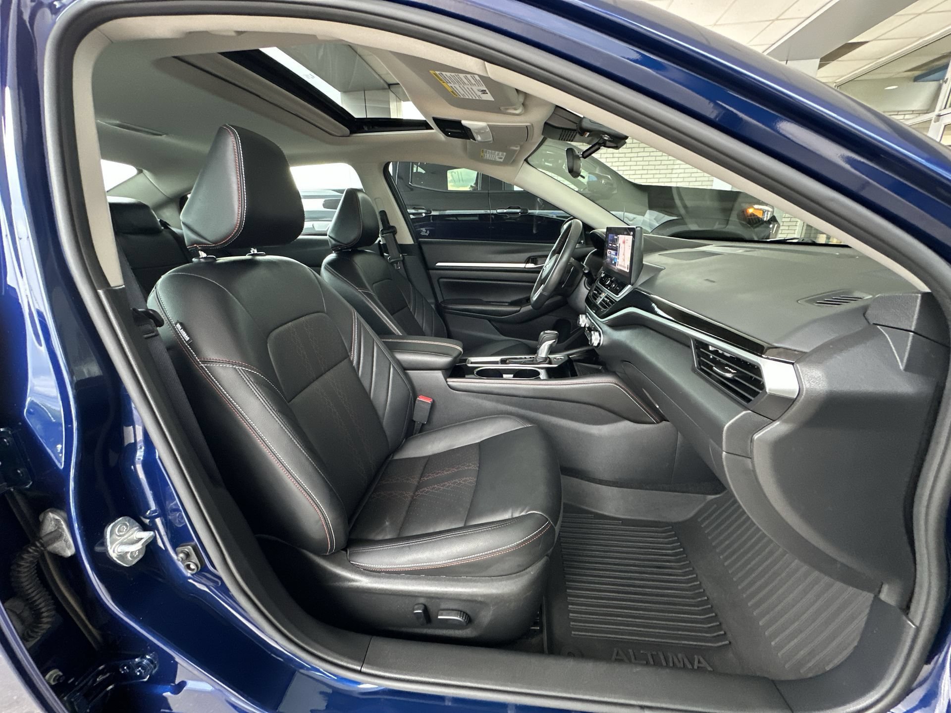 Used 2024 Nissan Altima 2.5 SR w/ SR Premium Package FWD image 27