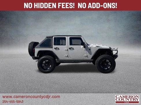 Used 2017 Jeep Wrangler Unlimited Rubicon w/ Cold Weather Group AWD/4WD image 2