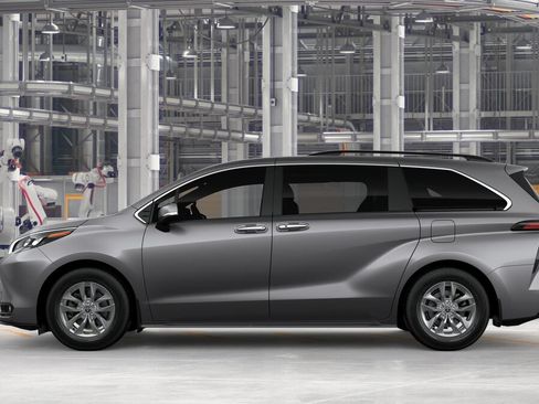 New 2026 Toyota Sienna XLE AWD/4WD image 4