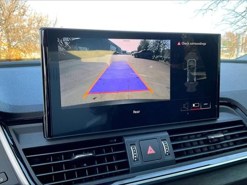 Used 2024 Audi Q5 Premium image 25