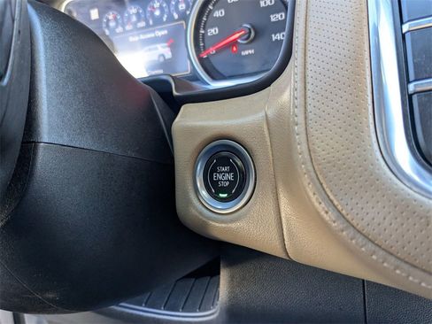 Used 2021 Chevrolet Suburban Premier image 23