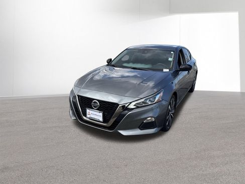 Used 2022 Nissan Altima 2.5 SR FWD image 2
