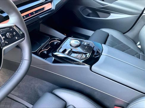 Certified 2026 BMW i5 eDrive40 w/ Premium Package image 18