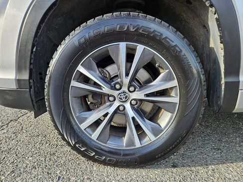 Used 2016 Toyota Highlander XLE image 14