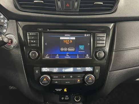 Used 2018 Nissan Rogue SV image 21