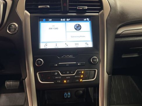 Used 2019 Ford Fusion SE AWD/4WD image 11