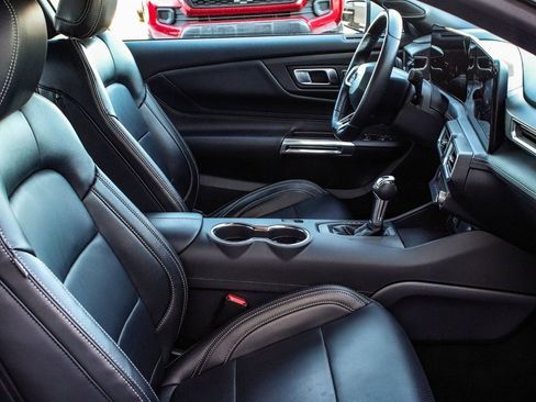 Used 2025 Ford Mustang Premium image 34