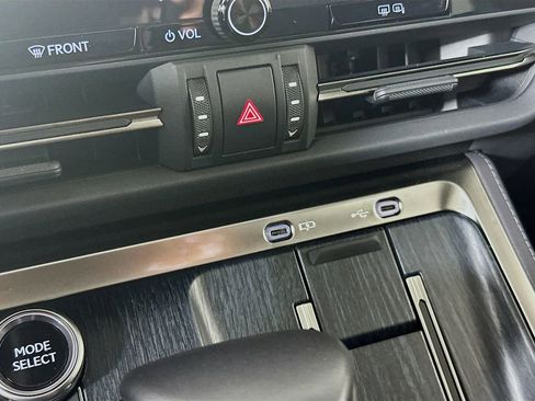 Used 2025 Lexus GX 550 image 17