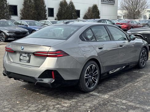 New 2026 BMW 550e xDrive image 5