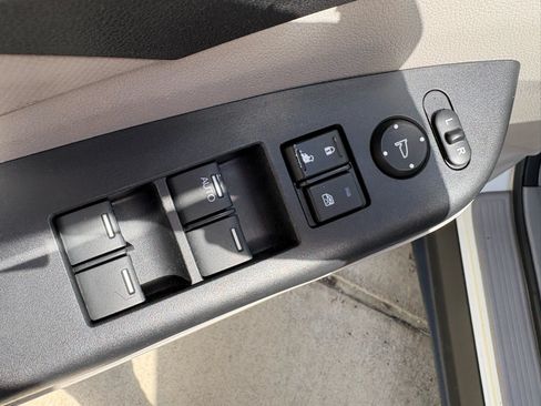 Used 2013 Honda CR-V LX image 11
