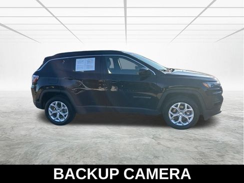 Used 2024 Jeep Compass Latitude image 4