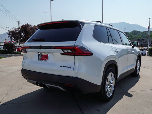 Certified 2025 Toyota Grand Highlander AWD image 8