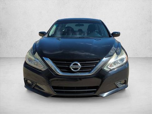 Used 2017 Nissan Altima 2.5 SV FWD image 2