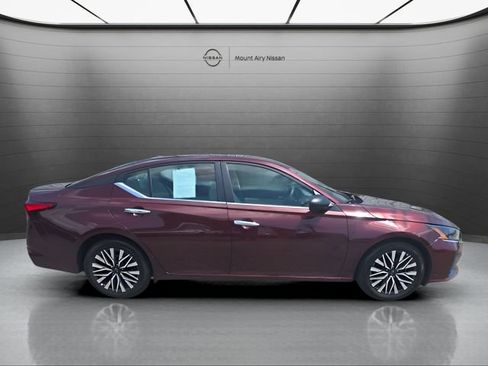 Certified 2025 Nissan Altima 2.5 SV FWD image 3
