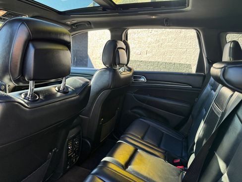 Used 2018 Jeep Grand Cherokee Overland image 16