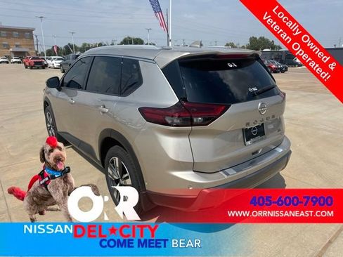 Used 2024 Nissan Rogue SL w/ SL Premium Package FWD image 3