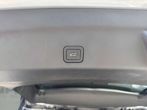 Used 2025 Chevrolet Tahoe LT AWD/4WD image 32
