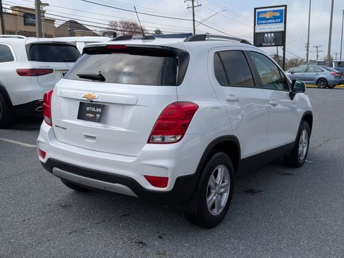 Used 2022 Chevrolet Trax LT w/ LT Convenience Package image 5