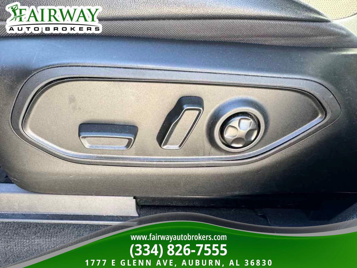 Used 2023 Jeep Grand Cherokee L Laredo AWD/4WD image 17