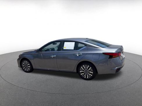 Used 2025 Nissan Altima 2.5 SV FWD image 10