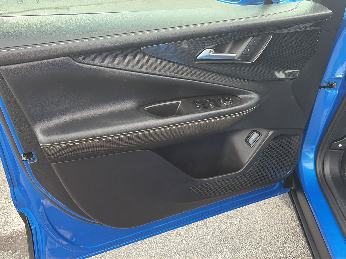 Used 2024 Chevrolet Blazer EV LT AWD/4WD image 9