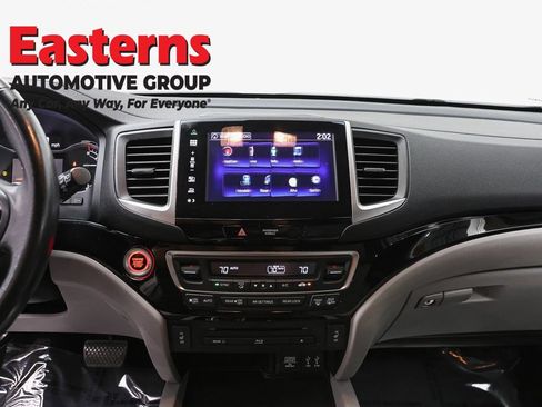 Used 2016 Honda Pilot Touring image 12