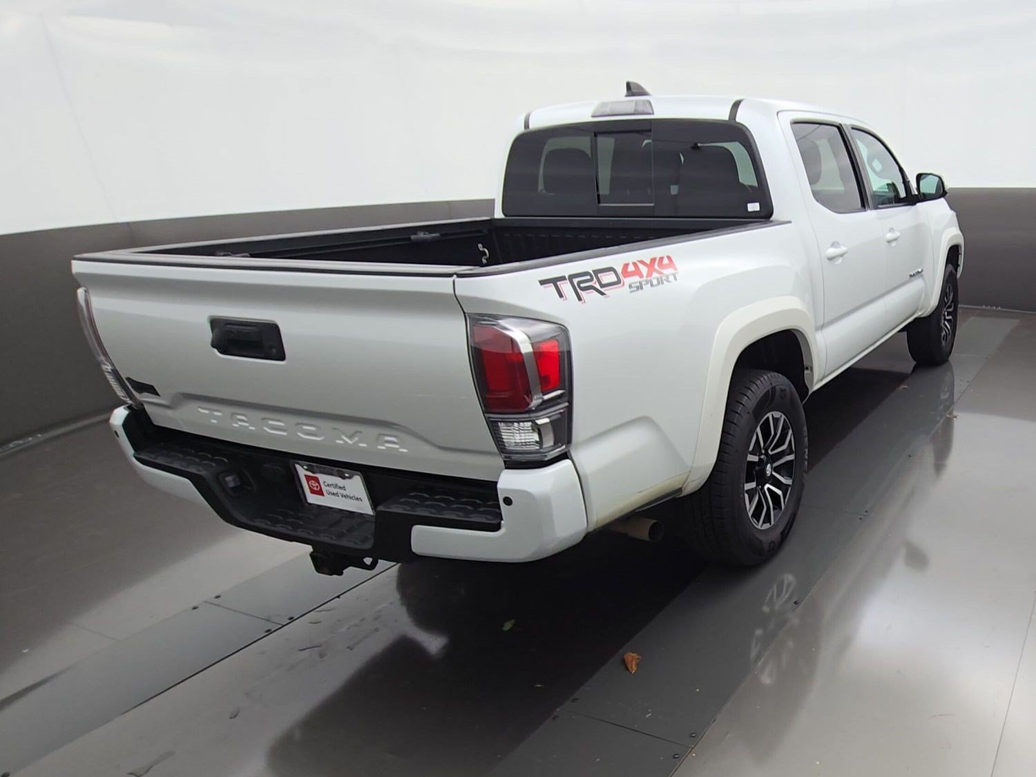 Certified 2022 Toyota Tacoma TRD Sport w/ Technology Package AWD/4WD image 8