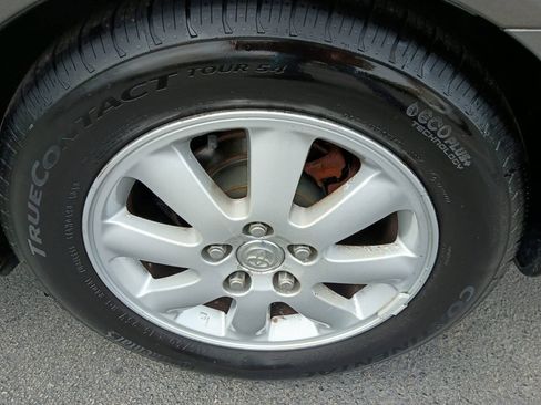 Used 2004 Toyota Camry XLE FWD image 9