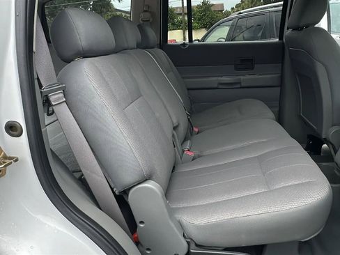 Used 2006 Dodge Durango SXT RWD image 28