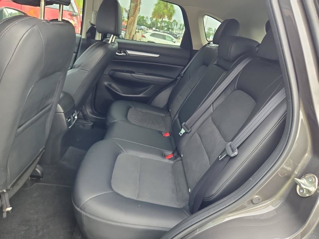 Used 2018 MAZDA CX-5 Touring w/ Preferred Equipment Package FWD image 4