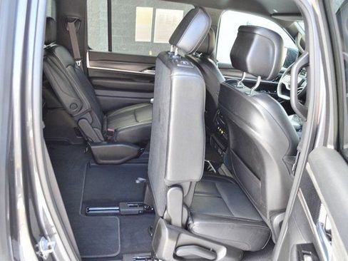 Used 2024 Jeep Wagoneer Series III image 37